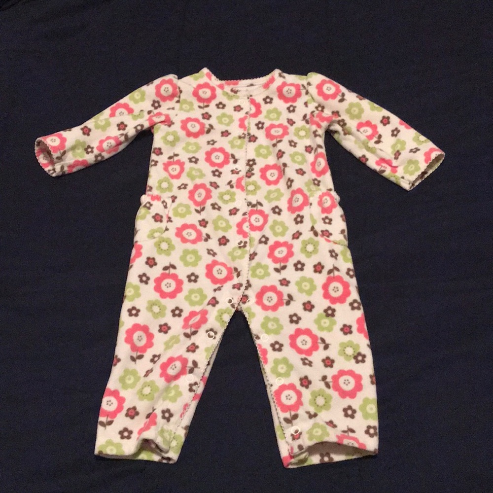 Carter’s Super Cute overall floral pajama 🌸🌷